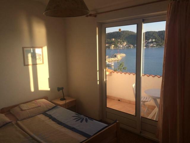 Apartman Supetarska Draga Exterior foto